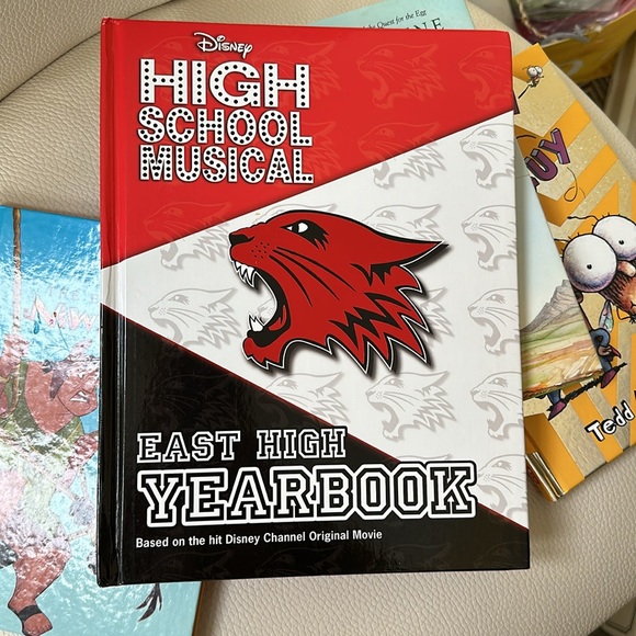 Disney + Ted Arnold + Gail Carson Levine Bundle of 4 EXCELLENT condition 📚 - Picture 5 of 7